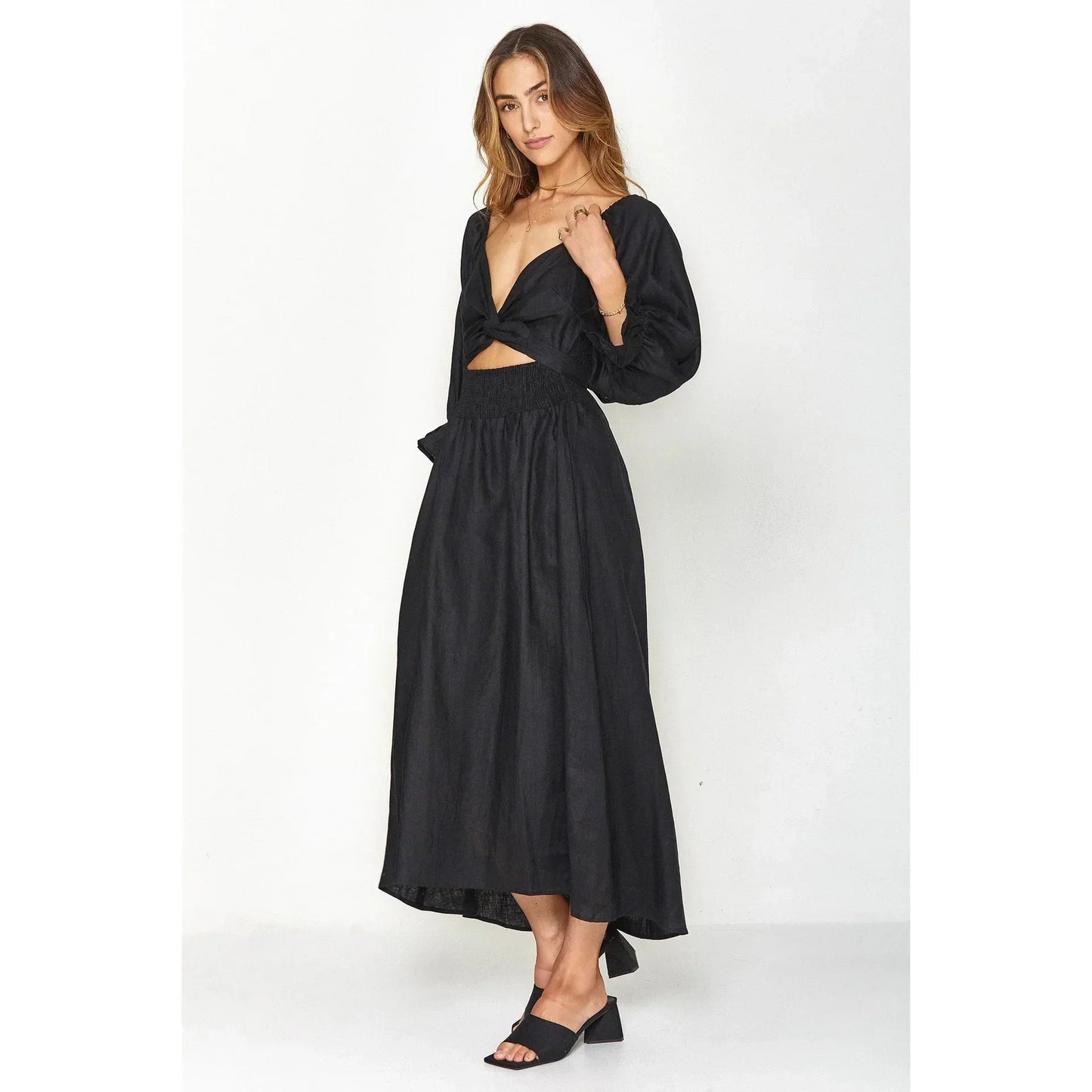 Kyara - Elegant Ruffled Dress